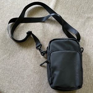 VOORAY Black Crossbody Phone Bag